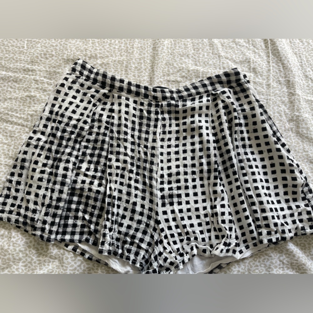 MinkPink High Waisted Shorts Size XS Black White Plaided Squares